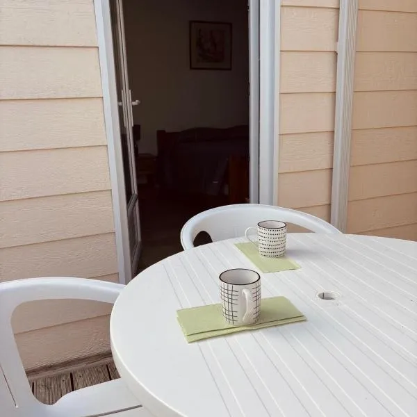 chambres d'hôtes au calme avec piscine, hotel a Saint-Vivien