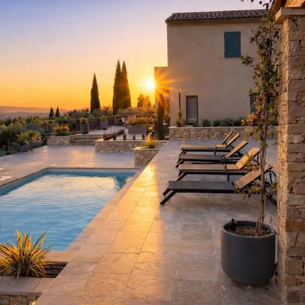 Keur Bouyo - Provençal Luxury Retreat, hotelli kohteessa Saint-Saturnin-dʼApt