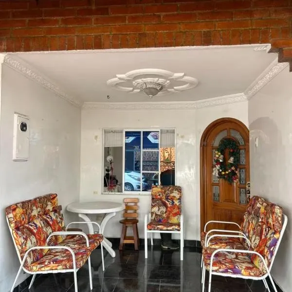 Habitacion en gran casa, Hotel in Floridablanca