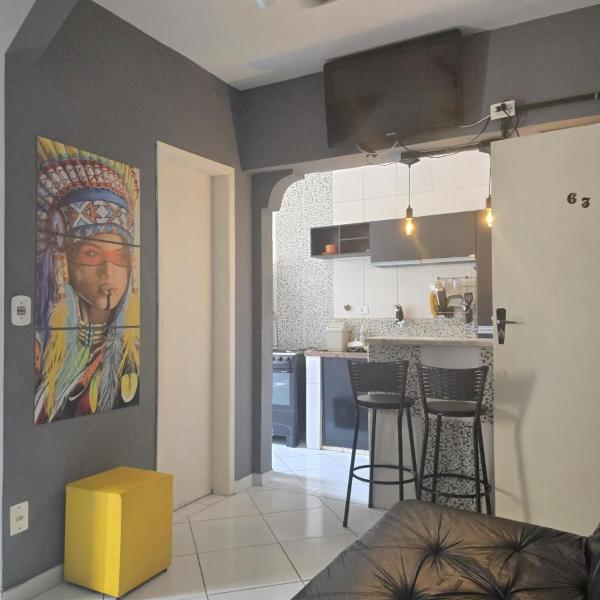 Apto em prédio frente a praia, 1 quarto, com garagem coberta, local privilegiado - Foto 4