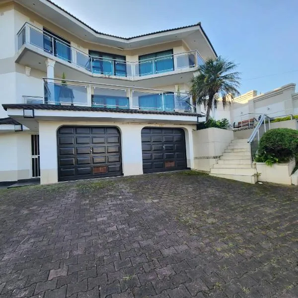 Silver Gates BnB- Non Smoking Accommodation, отель в городе Мбабане