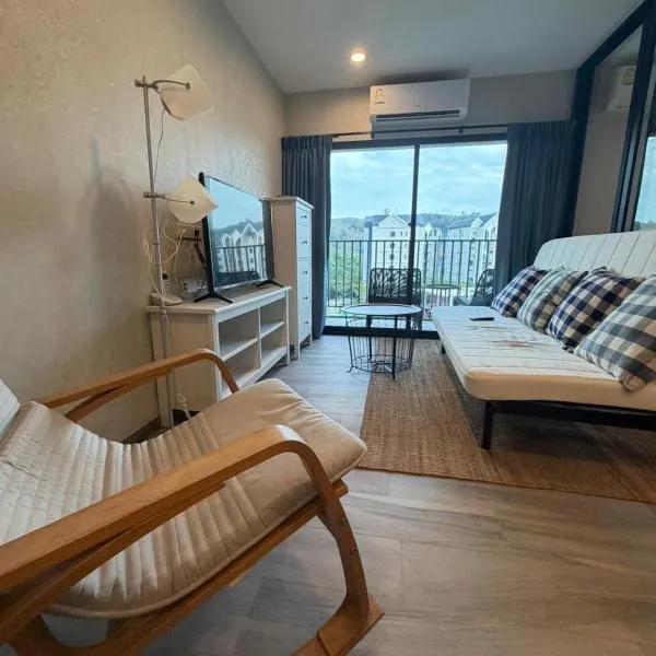 1 BDR 5 Swimming Pool Entire Apt Complex 5 Mins WALK To Naiyang Beach, hotel in Phuket
