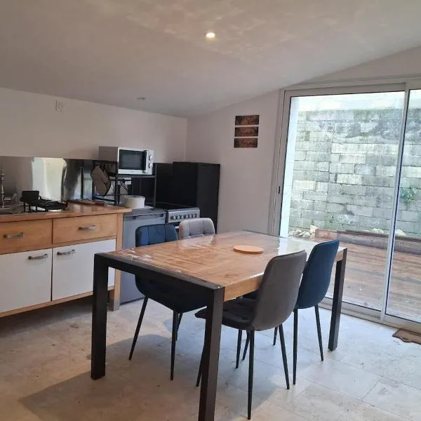 Le Murmure De La Vigne, Gîte 4 personnes, Entre-2-Mers、Capianのホテル