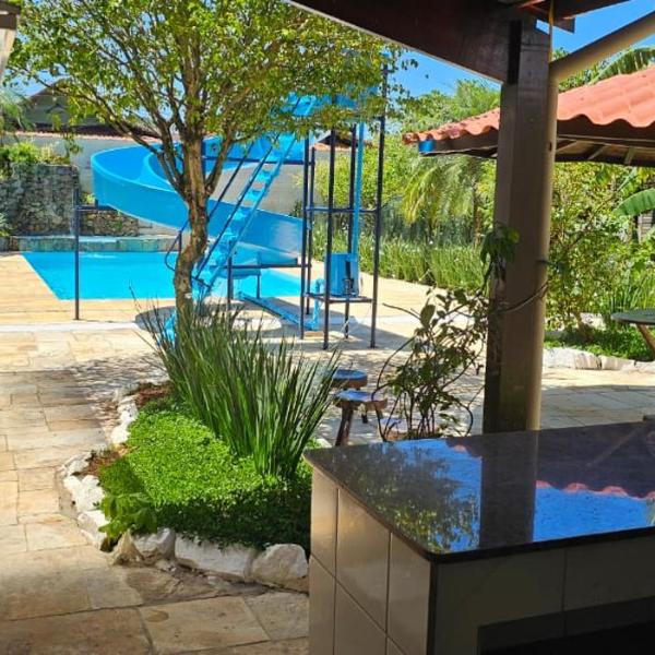 Fantástica Casa a Beira Mar com Piscina Aquecida Cobrado a Parte, Toboágua, Cascata, Hidromassagem, Salão de Jogos com Bilhar e Pebolim, Área Gourmet Coberta com Quiosque e Churrasqueira, 6 Quartos Sendo 4 Suites, 7 Banheiros, Garagem para 6 Carros, Wi-Fi - Foto 2