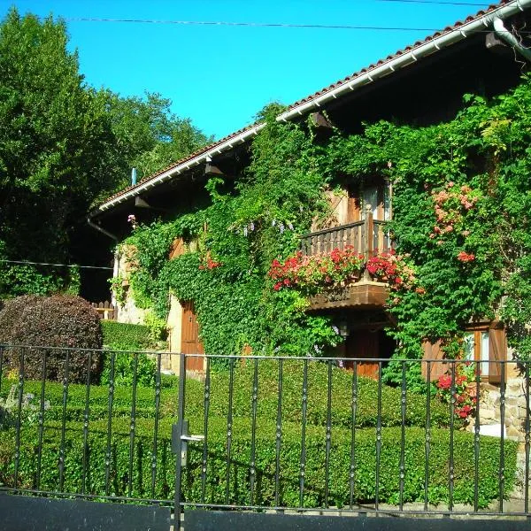 Albergue Areitz Soroa, hotel v destinaci Arce