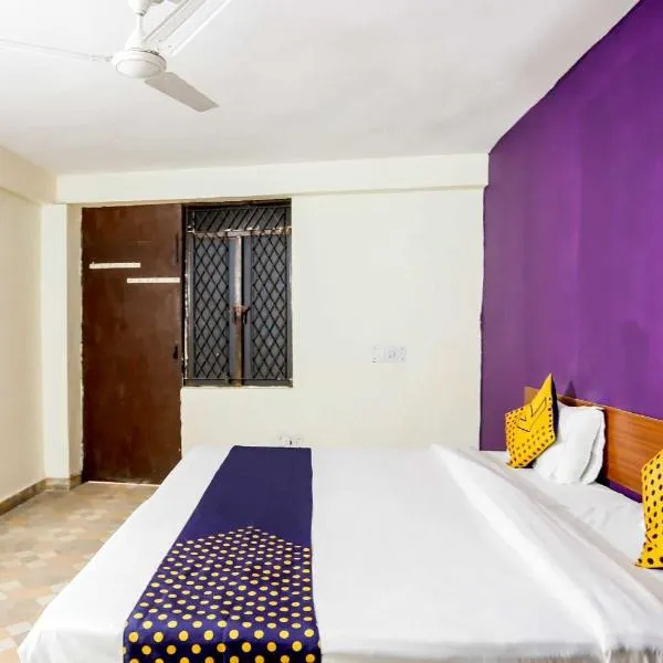 SPOT ON Hotel Harry's 1 Near Select Citywalk Mall, hotel in New Delhi