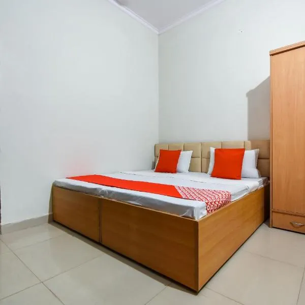 Viesnīca Hotel O Sabtera Homes pilsētā Kharar