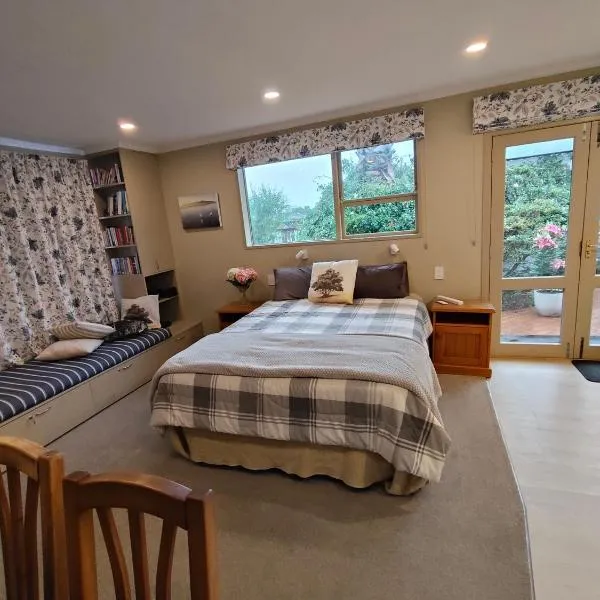 Orchards Retreat, hotel in Paraparaumu Beach