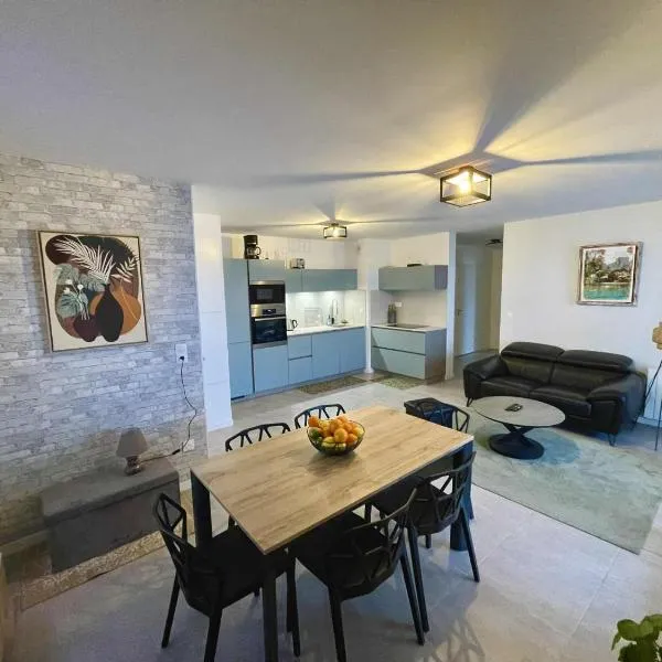 Superbe appartement neuf avec terrasse et parking privé, hotel en Royan