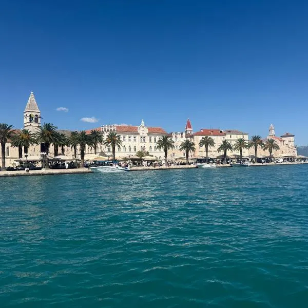 Villa BOTIĆ, hotell i Trogir