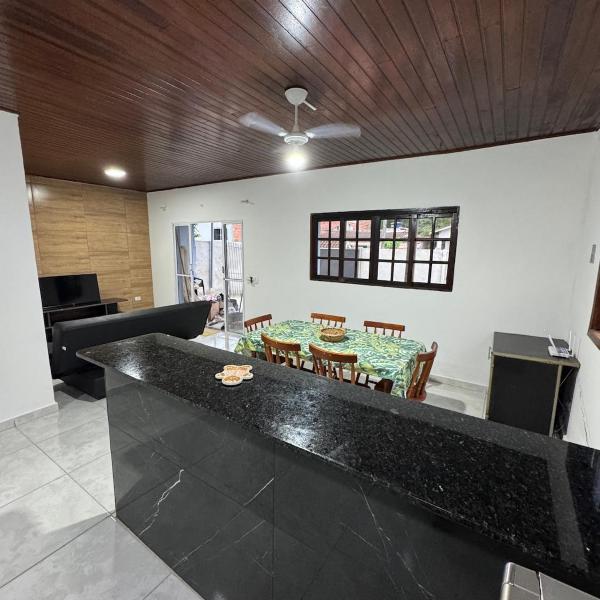 Casa familiar completa em ubatuba