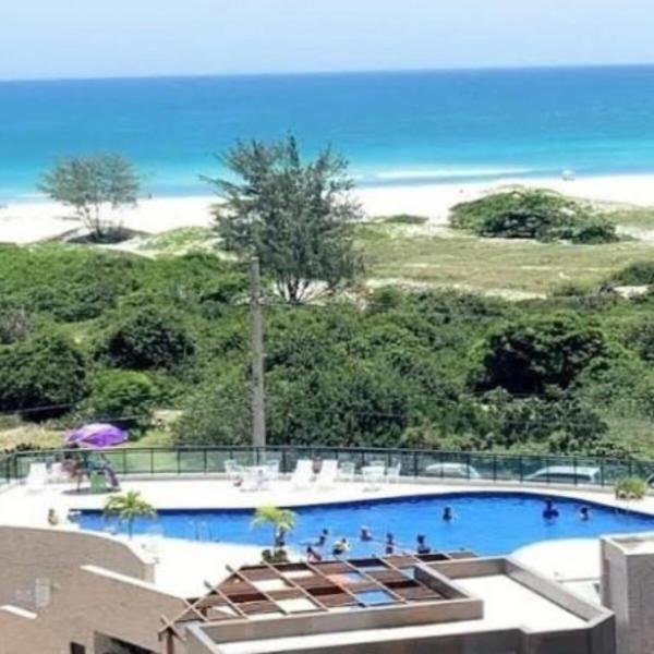 Apartamento em condomínio frente ao mar com piscina