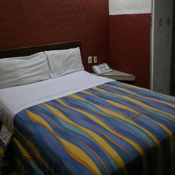 El Pino - Hotel Economico Guadalajara, hotell i Guadalajara