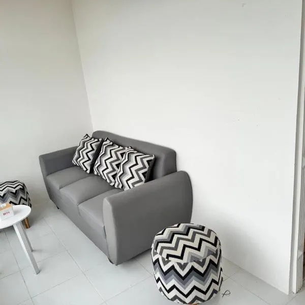 G-House-2, hótel í Singkawang
