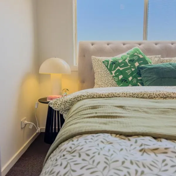 3-Bedroom Modern Home in Clyde North, hotel em Clyde North