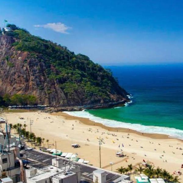 cozy apt Leme Copacabana beach