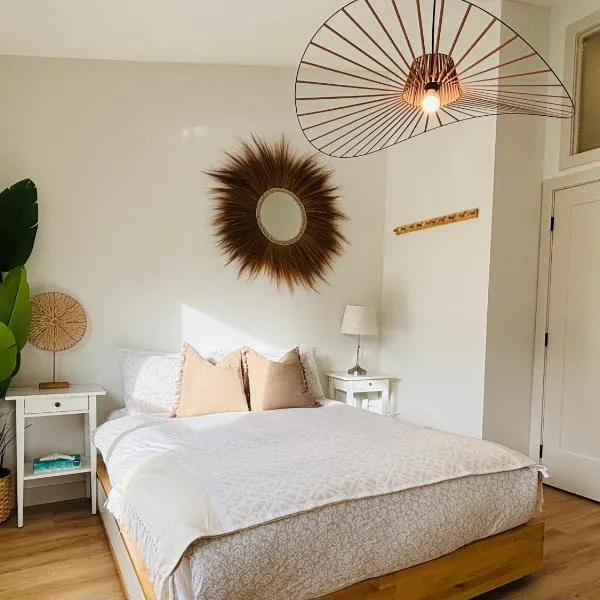 The OVERLOOK Stay-Mountain View-Free Parking – hotel w mieście Canmore