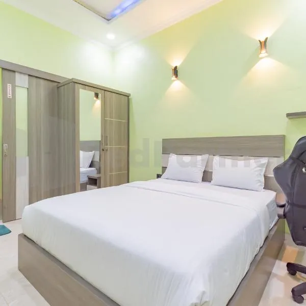 Shiva Home Syariah RedPartner near Alun Alun Tegal, hotel in Tegal