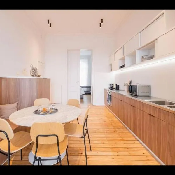 New Apartment center of Trendy St Gille, hotel u Bruxellesu