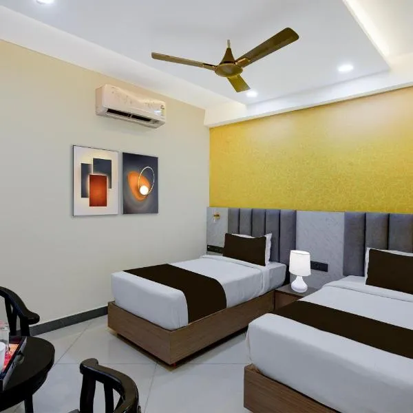 Super Townhouse Oak Premier Raidurg Biodiversity Park, hotel em Madhapur