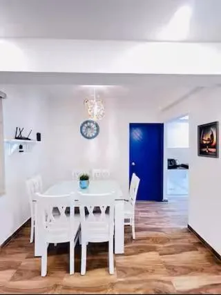 Feel Goa at Poolview 2BHK Luxury Apartment, khách sạn ở Arpora