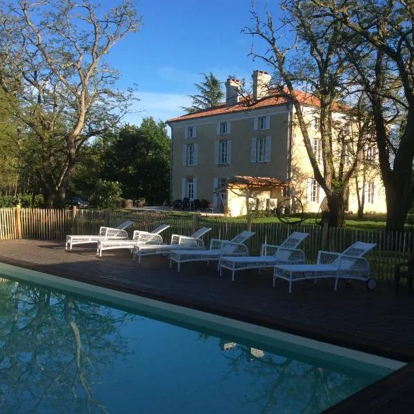 Lou Castet de Lussolle - Chambres d'hôtes, hotel en Houeillès