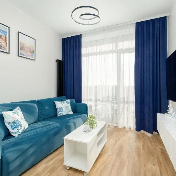 Blue and Beige Apartment in Sianożęty with Seasonal Pool, Parking and Balcony by Noclegi Renters, Hotel in Sianożęty