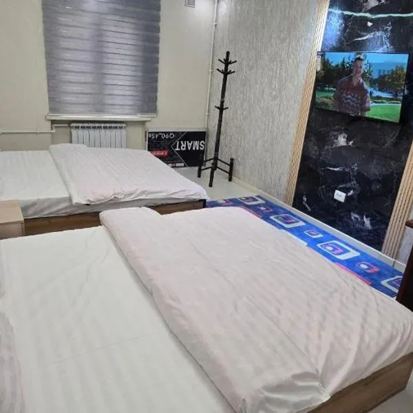 metro Beruniy Apartment for 5 persons 5 beds, kitchen, Bathroom, toilet, Wifi, TV, washing machine, hotel din Chilanzar