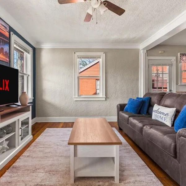 Charming 1 Bedroom Duplex in Memphis 2 Miles from Midtown and Crosstown Free WiFi Pet Friendly, hotel en Memphis