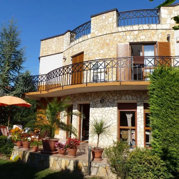 Toscanaapartmanbalatonhu family frend, hotel in Siófok