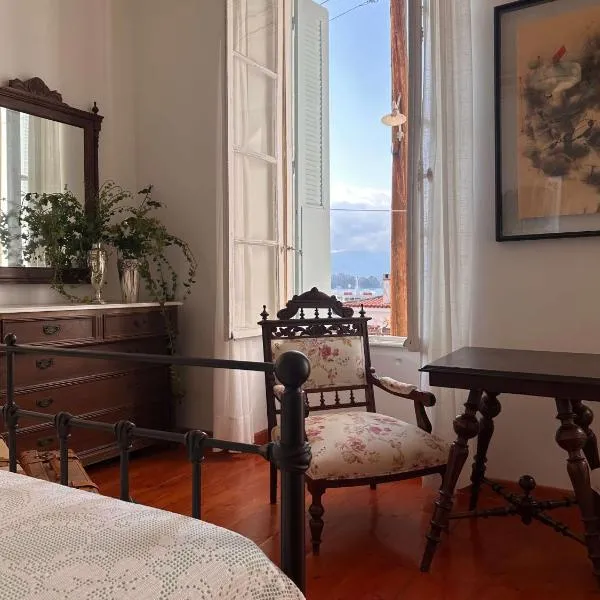 Poros Chic Seaside Neo-Classical Apartment with Terrace, hotel in Poros