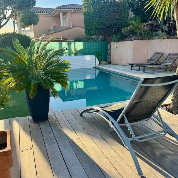 Villa les Amandines 110 m2 swimming pool, sea view air conditioning, hotel a Mandelieu La Napoule
