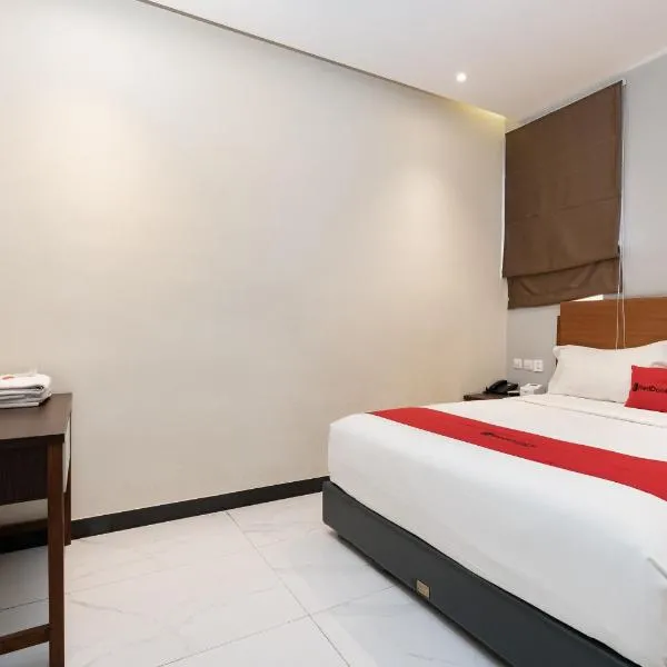 RedDoorz Plus @ UNO Jalan Merak Samarinda, hotel em Samarinda