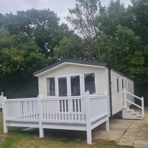 3 Bedroom, 8 berth Luxury caravan, hotel v mestu Belton