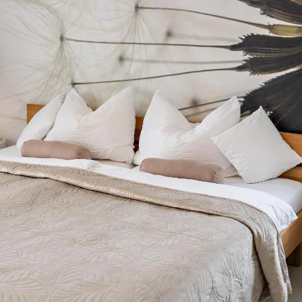 Wintergarten Wohnung mit Feldblick, hotel em Jettingen-Scheppach