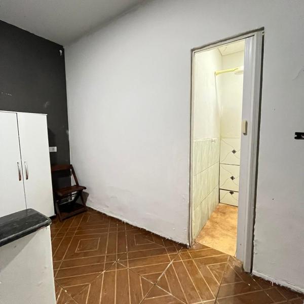 Quarto mobiliado para locação com banheiro e cozinha excelente localização a 700 m do Pantanal Shopping - Foto 3