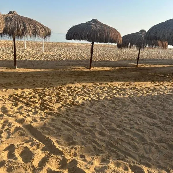 Laila Palm beach chalet, hotel v mestu Ain Sokhna
