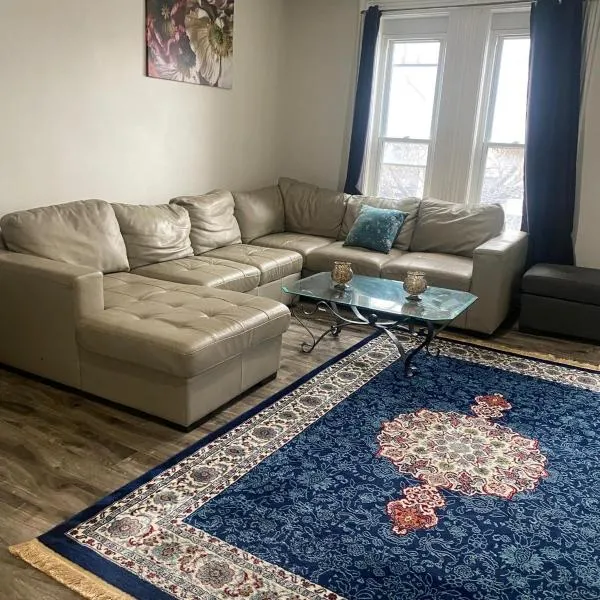 Downtown Apartment 6-7 people, hotel em Bowmanville