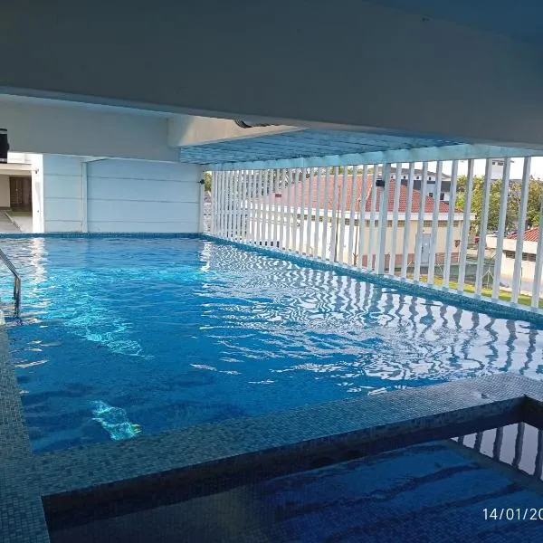 Seberang Jaya Family Pool Homestay Near Hospital 3 Bedroom Aircond 2 Bathroom & Family Room Aircond, hotel a Perai