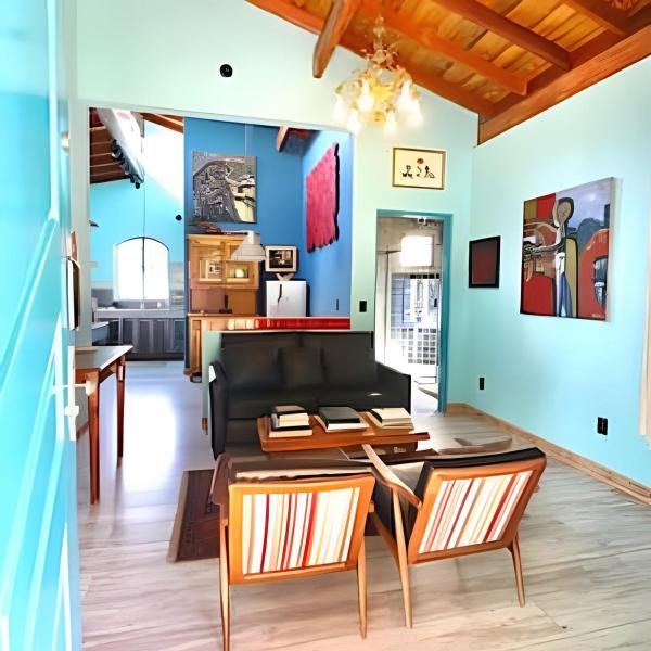 Casa Arte Flor p/ 2 pessoas, com ofurô, aceita pets; no centro de São Bento do Sapucaí