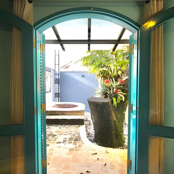 Casa Arte Flor p/ 2 pessoas, com ofurô, aceita pets; no centro de São Bento do Sapucaí - Foto 2