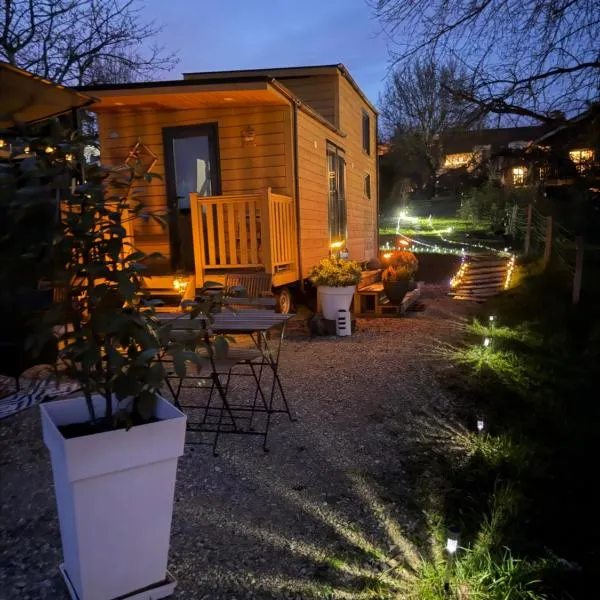 Tiny House Beija-Flor, hotel a Challex
