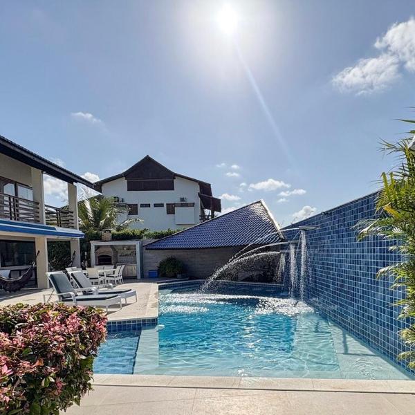Casa de alto padrão com piscina aquecida e marina