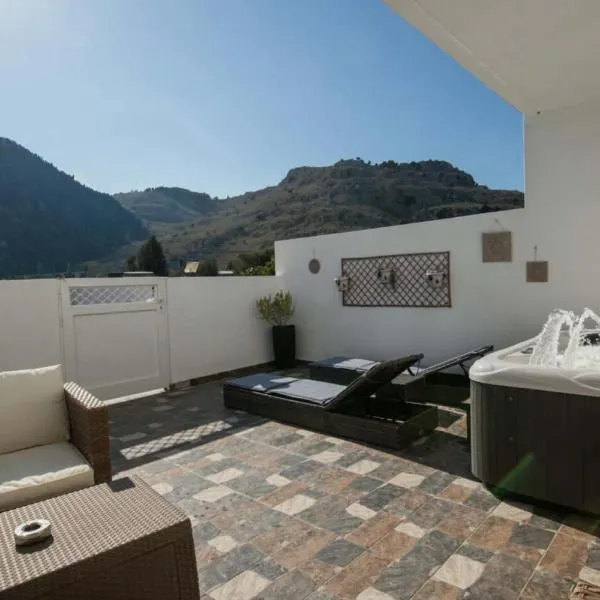 Stergios Suite with Private Jacuzzi, hotelli kohteessa Kolimbia