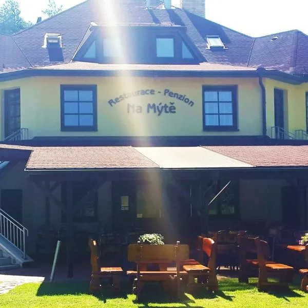 Penzion - Restaurace Na Mýtě, hotel v Sezimově Ústí