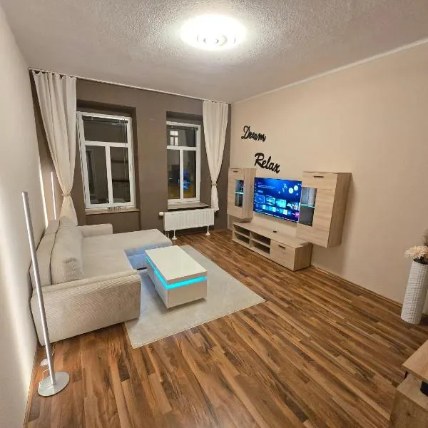 Boardinghouse mit 10 großen Apartments mit Parkplatz und Balkon, Hotel in Chemnitz