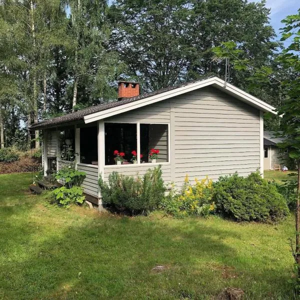 Beautiful Cottage near Lake Åsnen、Lönashultのホテル