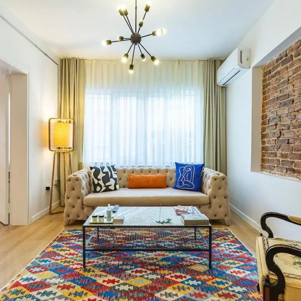 2BR Historical apartment 5 min to Taksim Sq, Hotel in Istanbul