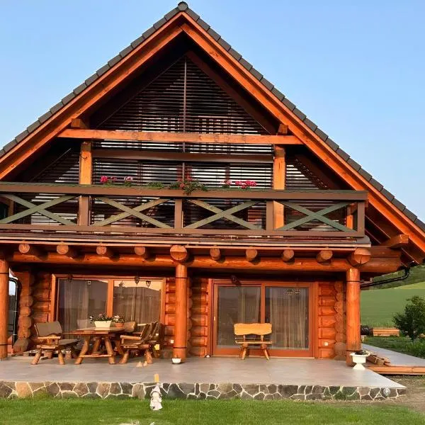 Zrub Kriváň Chalet with Mountain View โรงแรมในZávažná Poruba