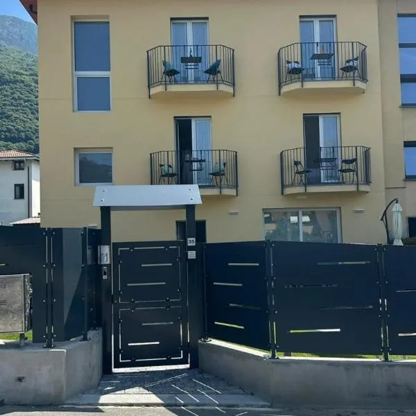 House Adriano, hotel di Colico